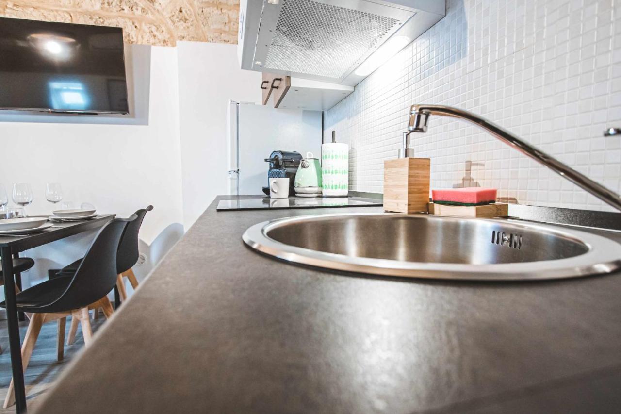 Sanavar Apartment Бари Экстерьер фото